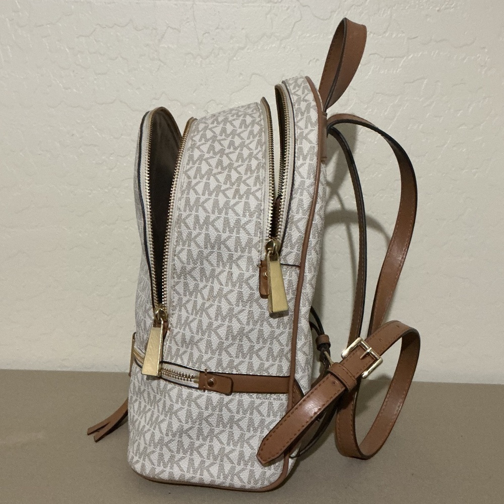 Michael Kors Rhea monogram white backpack - Picture 5 of 5